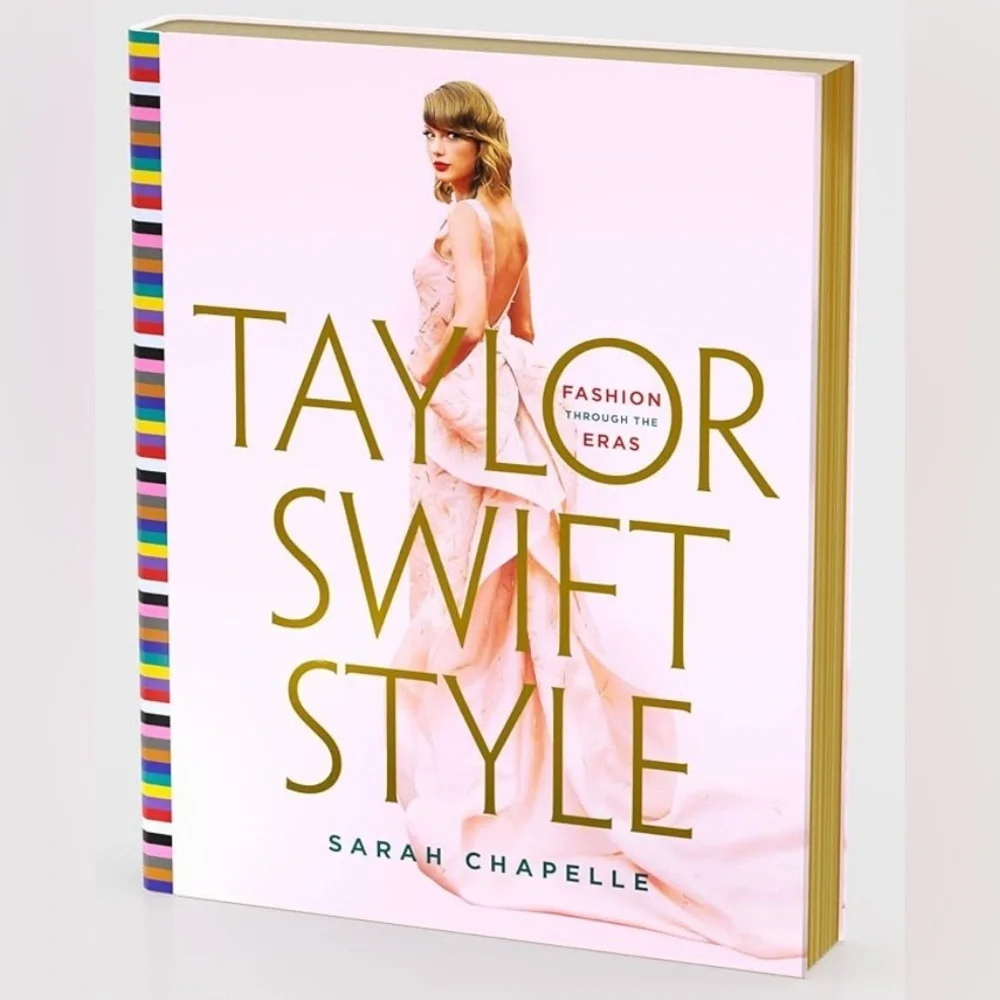Taylor Swift Style Book by Sarah Chapelle